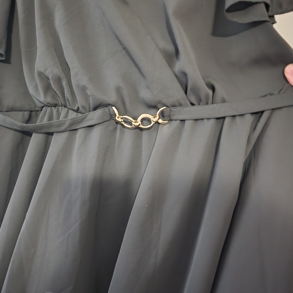 BloomChic NWT sz 22-24 3X black chiffon blouse with gold buckle - Picture 5 of 8